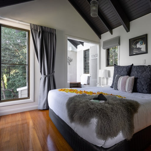 3 Night Lake View Spa Cottage Retreat Welcome Hamper & Wine At Misty View Cottages