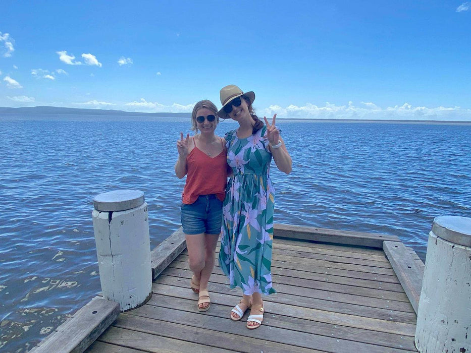 Noosa Hinterland Tour With Gourmet Lunch, Wine Tasting And Everglades Lake