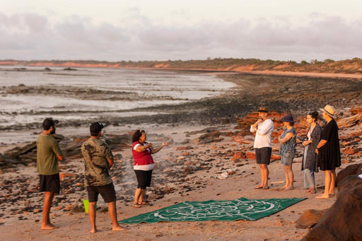 Foreshore Beach Walk And Talk Tour - We Wander