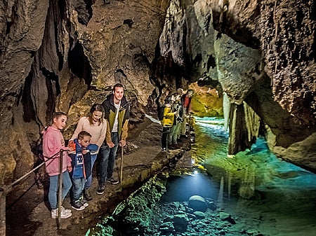 Jenolan Caves Blue Mountains Day Adventure + River Cruise